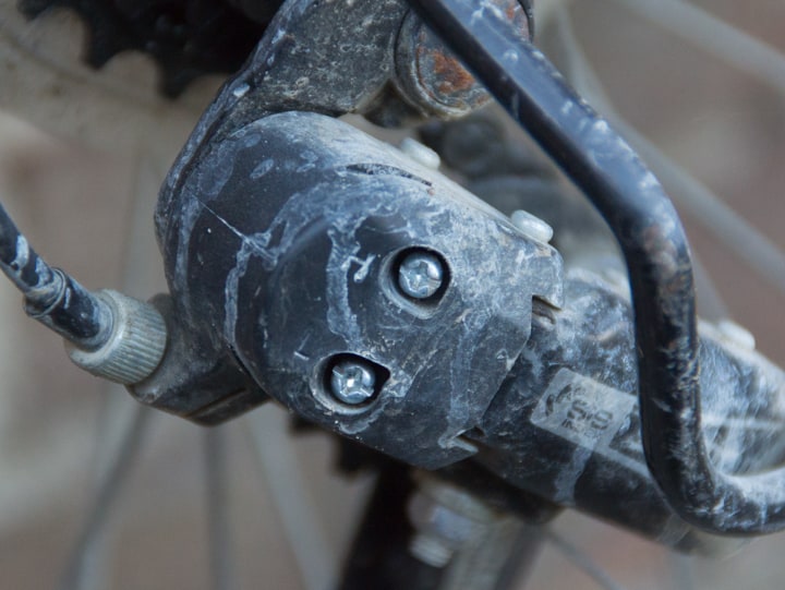 tighten a chain with derailleur tighten a chain with derailleur