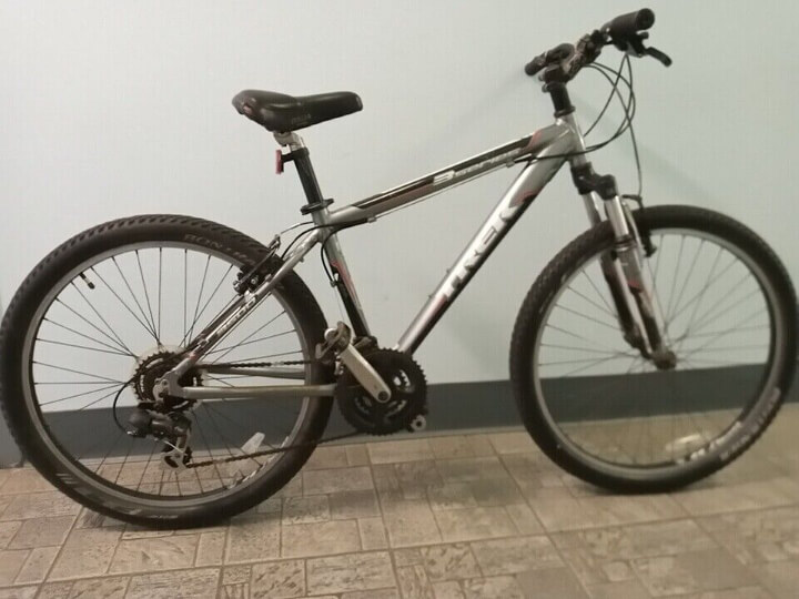 side view of the trek 3500 mountain bike
